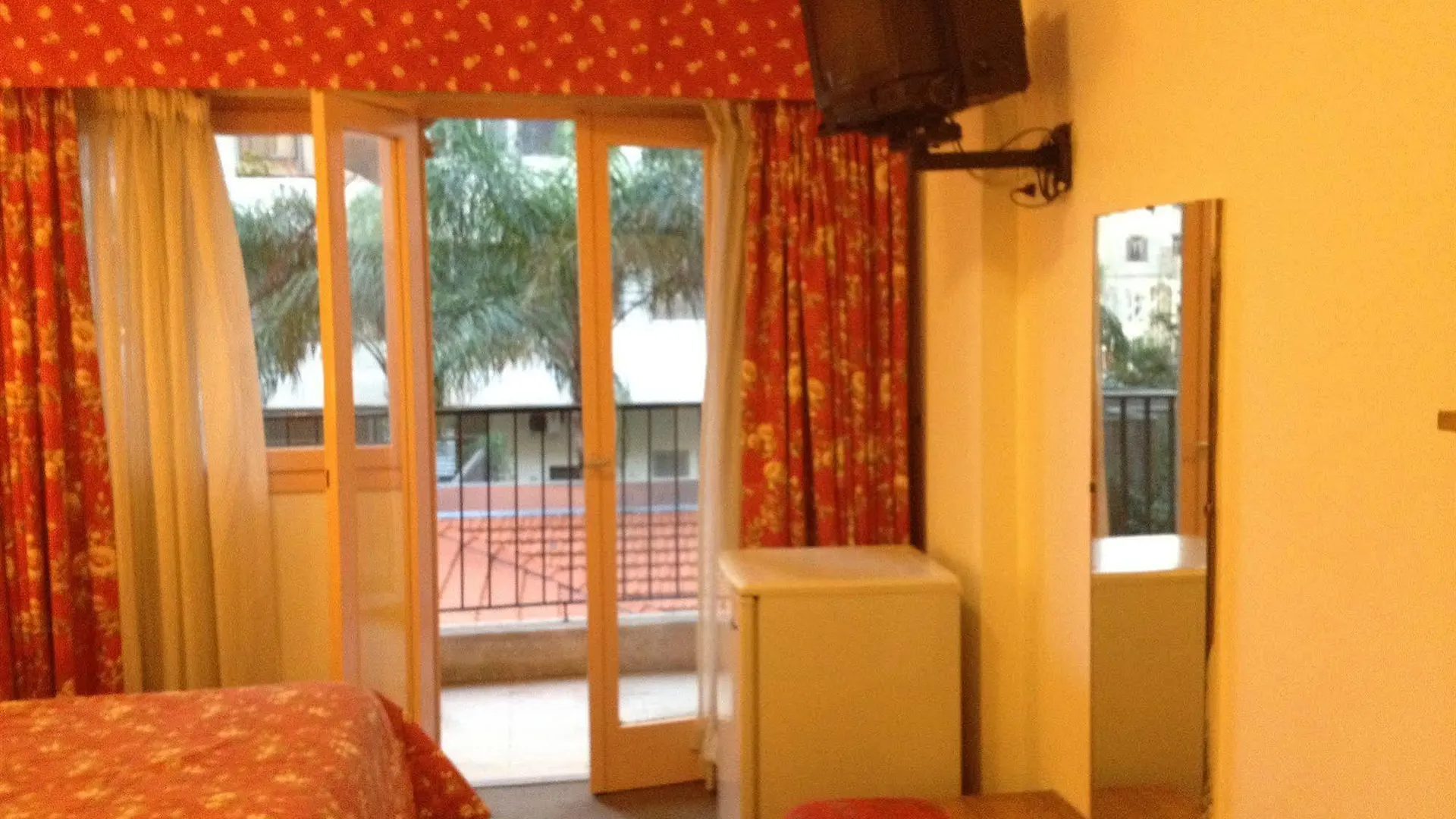 Embassy Hotel Beirut 3*,